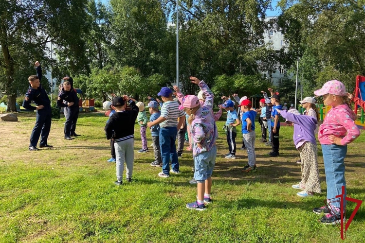  В Колпино росгвардейцы провели спортивное мероприятие для воспитанников детского сада