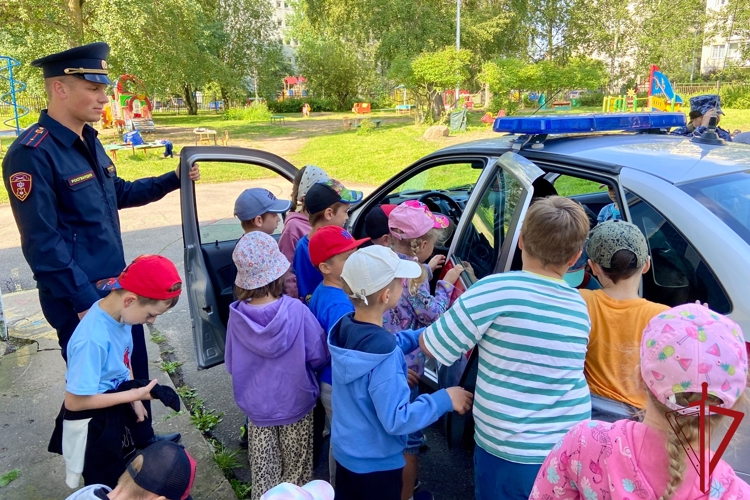  В Колпино росгвардейцы провели спортивное мероприятие для воспитанников детского сада
