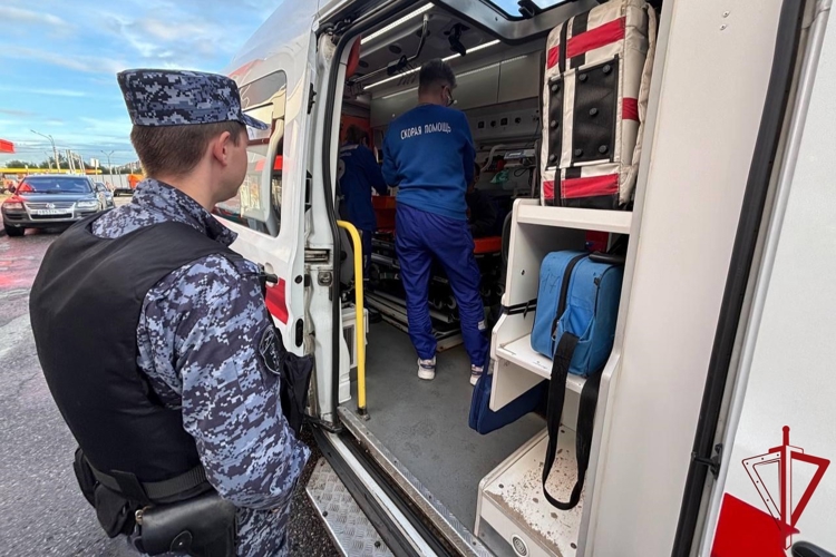 Петербургские росгвардейцы вернули матери малолетнего сына, ушедшего с детской площадки