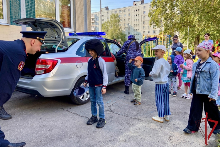  В Колпино росгвардейцы провели спортивное мероприятие для воспитанников детского сада