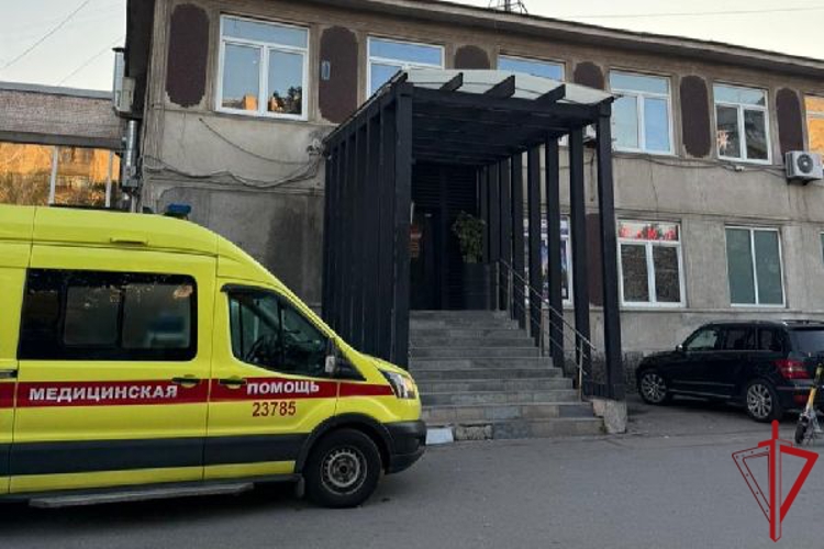 В Калининском районе наряд Росгвардии задержал участника конфликта в баре, нанесшего серьезные травмы мужчине