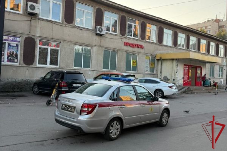В Калининском районе наряд Росгвардии задержал участника конфликта в баре, нанесшего серьезные травмы мужчине