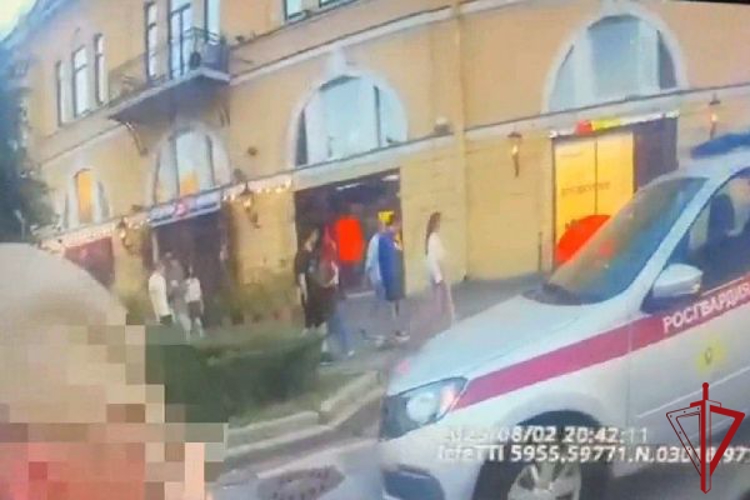 В Адмиралтейском районе наряд Росгвардии задержал рецидивиста, избившего мужчину в центре города 