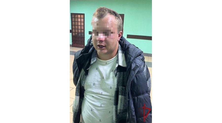 В центре Петербурга наряд Росгвардии задержал правонарушителя, который ранил ножом прохожего, заступившегося за девушку
