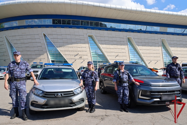 Сотрудники и военнослужащие Росгвардии приняли участие в обеспечении правопорядка во время футбольного матча РПЛ