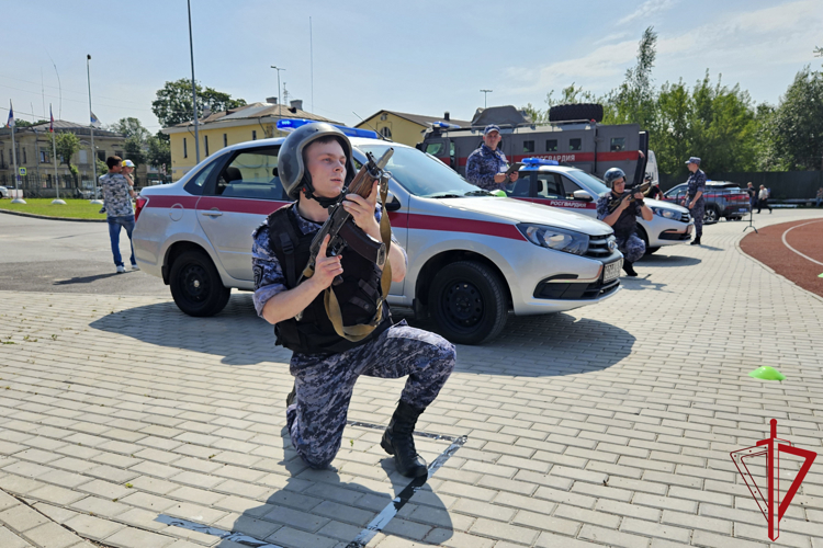 В Ленобласти более 120 росгвардейцев приняли участие в ежегодном Турнире памяти сотрудников вневедомственной охраны, погибших при исполнении служебного долга