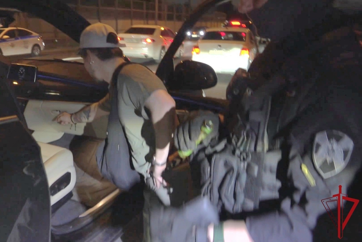 Сотрудники ОМОН оказали содействие полиции при проведении профилактического рейда по проверке соблюдения миграционного законодательства и ПДД