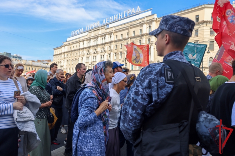 Сотрудники и военнослужащие Росгвардии обеспечили правопорядок на мероприятиях, посвященных Дню перенесения мощей Св.благоверного князя Александра Невского