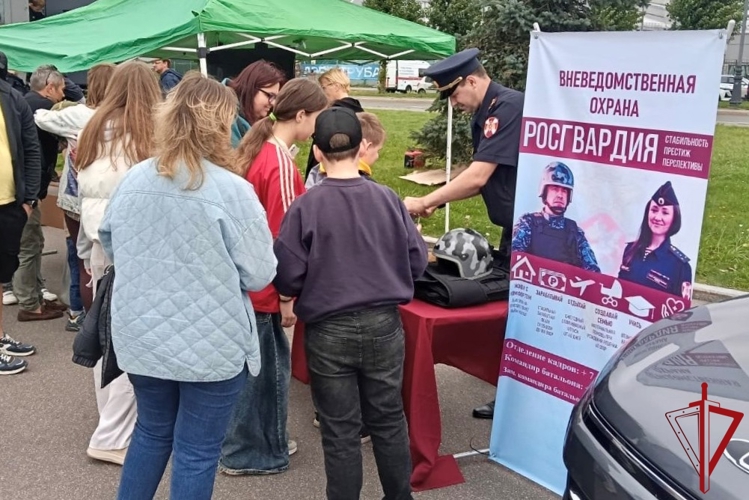 В Санкт-Петербурге представители Росгвардии приняли участие в мероприятиях, направленных на популяризацию службы