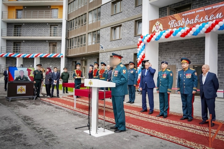 В Санкт-Петербурге росгвардейцам вручили ключи от новых квартир