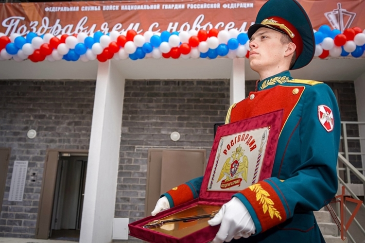 В Санкт-Петербурге росгвардейцам вручили ключи от новых квартир