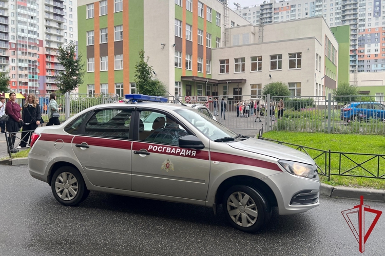 Росгвардия обеспечила правопорядок и безопасность в День знаний в Санкт-Петербурге и Ленобласти