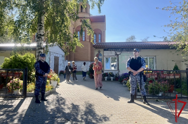 В Кировске сотрудники Росгвардии обеспечили безопасность во время мероприятий в честь престольного праздника Усекновения главы святого Иоанна Предтечи