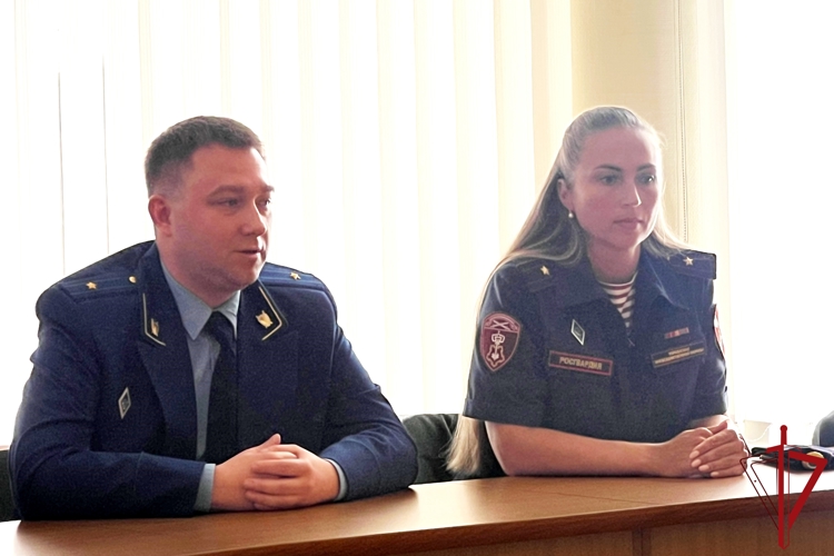 В Управлении вневедомственной охраны ВНГ РФ по Санкт-Петербургу и Ленинградской области прошел Единый день правовых знаний