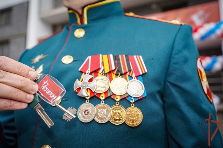 В Санкт-Петербурге росгвардейцам вручили ключи от новых квартир
