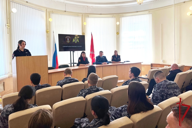 В Управлении вневедомственной охраны ВНГ РФ по Санкт-Петербургу и Ленинградской области прошел Единый день правовых знаний