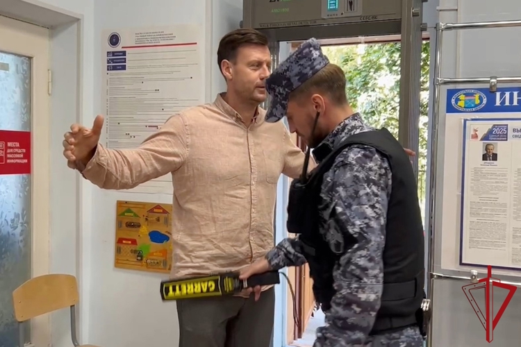 В Ленинградской области подразделения Росгвардии обеспечили правопорядок и безопасность граждан в Единый день голосования