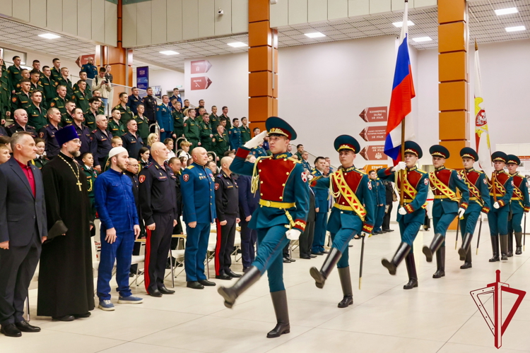 Сотрудники ГУ Росгвардии приняли участие в торжественном собрании, посвященном 107-й годовщине со дня формирования военно-политических органов Росгвардии