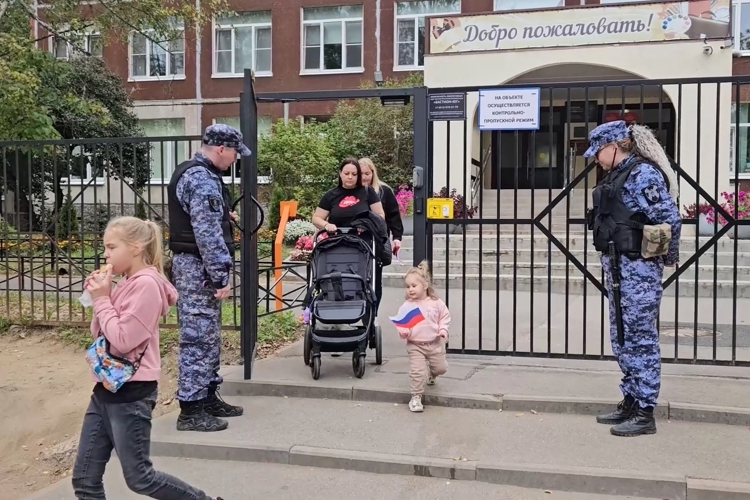 В Ленинградской области подразделения Росгвардии обеспечили правопорядок и безопасность граждан в Единый день голосования