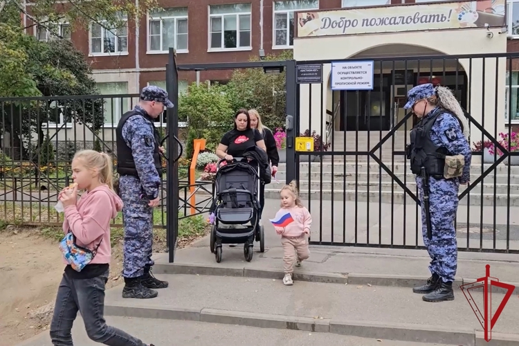 В Ленинградской области подразделения Росгвардии обеспечили правопорядок и безопасность граждан в Единый день голосования