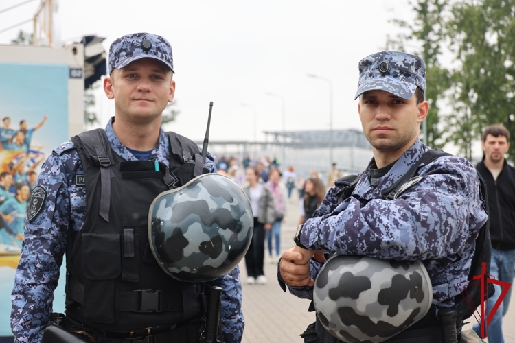 Cотрудники и военнослужащие Росгвардии приняли участие в обеспечении правопорядка во время футбольного матча РПЛ