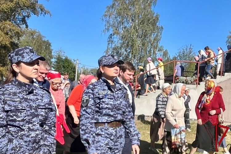 В Кировске сотрудники Росгвардии обеспечили безопасность во время мероприятий в честь престольного праздника Усекновения главы святого Иоанна Предтечи