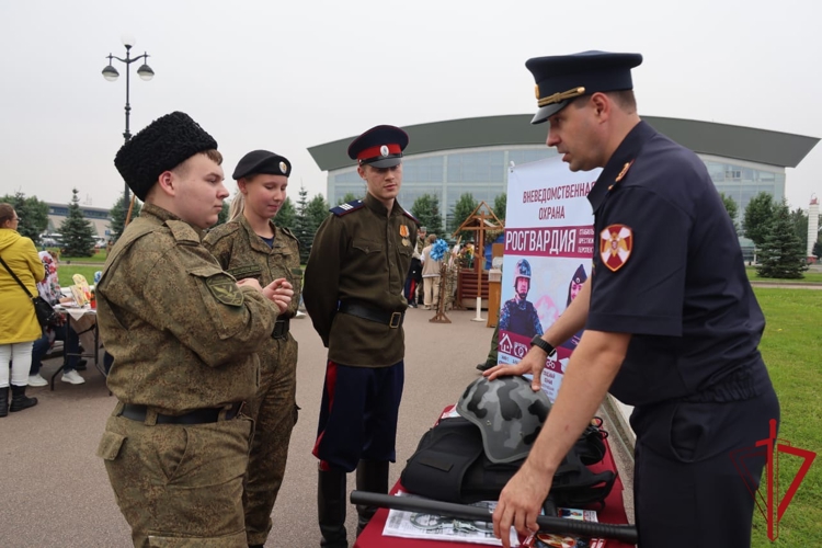 В Санкт-Петербурге сотрудники Росгвардии приняли участие в Фестивале казачьей культуры