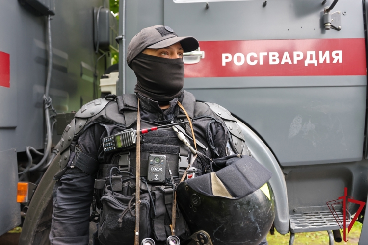 Cотрудники и военнослужащие Росгвардии приняли участие в обеспечении правопорядка во время футбольного матча РПЛ