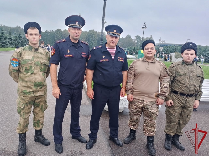 В Санкт-Петербурге сотрудники Росгвардии приняли участие в Фестивале казачьей культуры