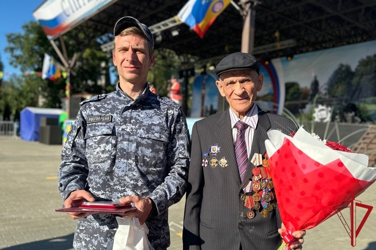 Ветерану вневедомственной охраны вручили нагрудный знак почетного жителя Колтушского городского поселения