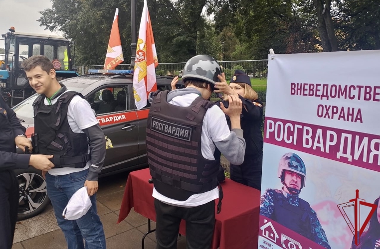 Представители Росгвардии приняли участие в Большом семейном фестивале
