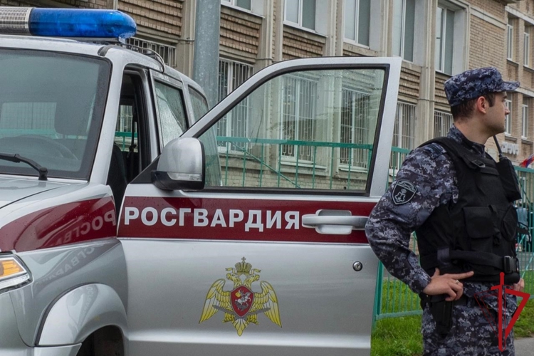 В Красносельском районе росгвардейцы задержали находившегося в федеральном розыске мошенника