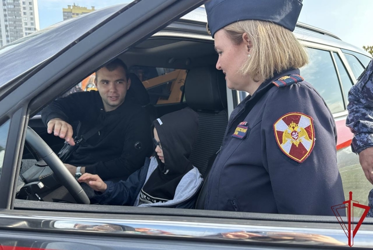 В Санкт-Петербурге представители Росгвардии приняли участие в мероприятиях, направленных на популяризацию службы