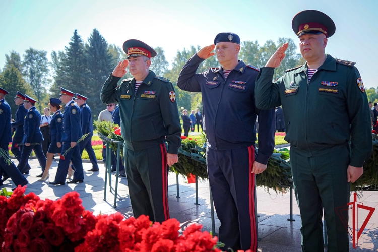 Представители Главного управления Росгвардии почтили память жертв блокады Ленинграда