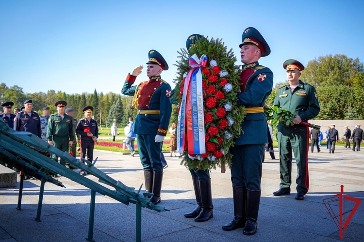 Представители Главного управления Росгвардии почтили память жертв блокады Ленинграда