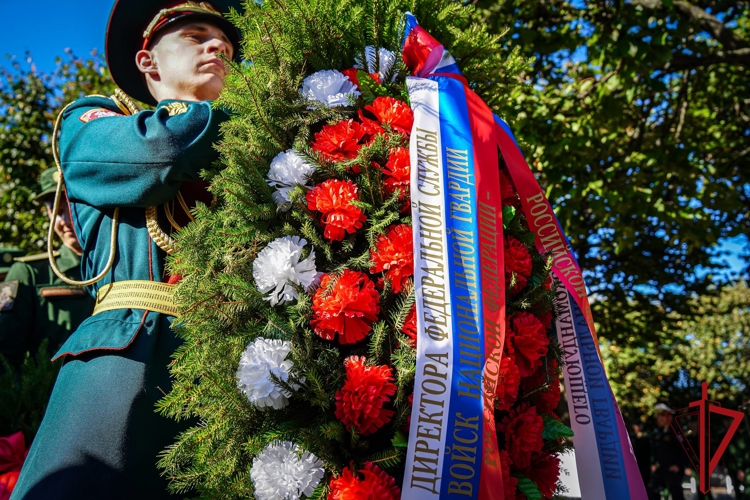 Представители Главного управления Росгвардии почтили память жертв блокады Ленинграда