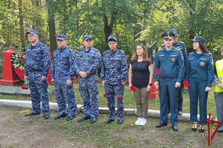 Сотрудники вневедомственной охраны Росгвардии приняли участие в мероприятиях, посвященных Дню памяти жертв блокады Ленинграда