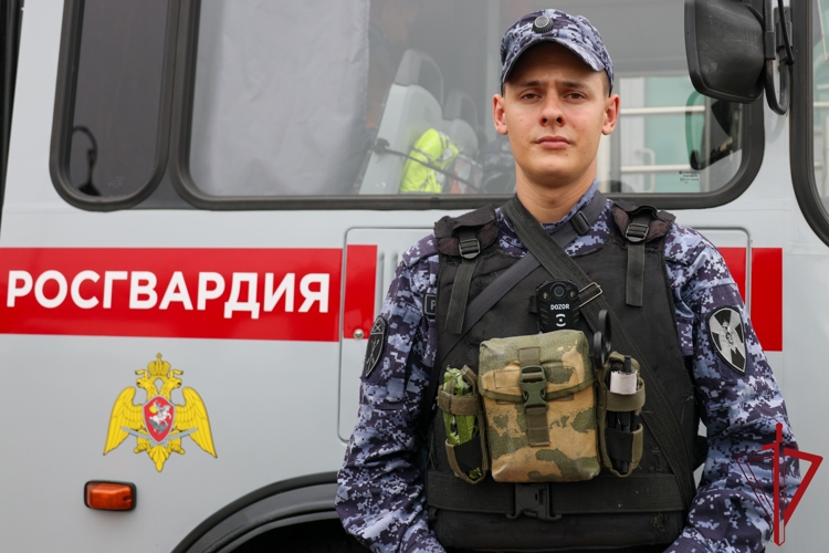 Cотрудники и военнослужащие Росгвардии приняли участие в обеспечении правопорядка во время футбольного матча РПЛ
