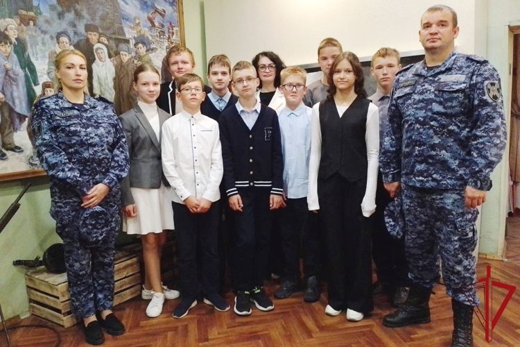 В Волхове сотрудники Росгвардии приняли участие в акции "Кабель жизни", приуроченной к прорыву энергетической блокады Ленинграда