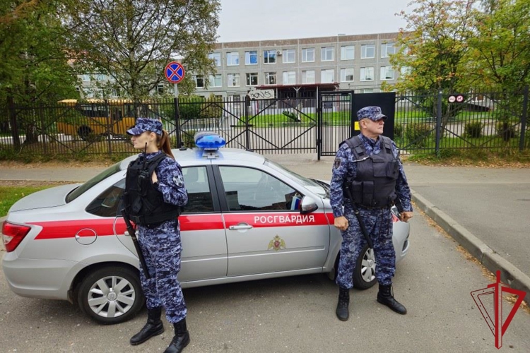 В Ленинградской области подразделения Росгвардии обеспечили правопорядок и безопасность граждан в Единый день голосования