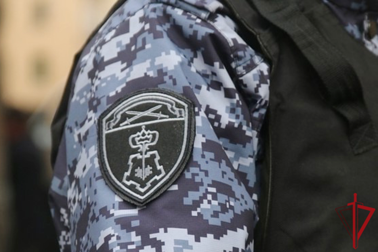 В Центральном районе наряд Росгвардии задержал вооруженного ножом гражданина, угрожавшего убийством постояльцу хостела