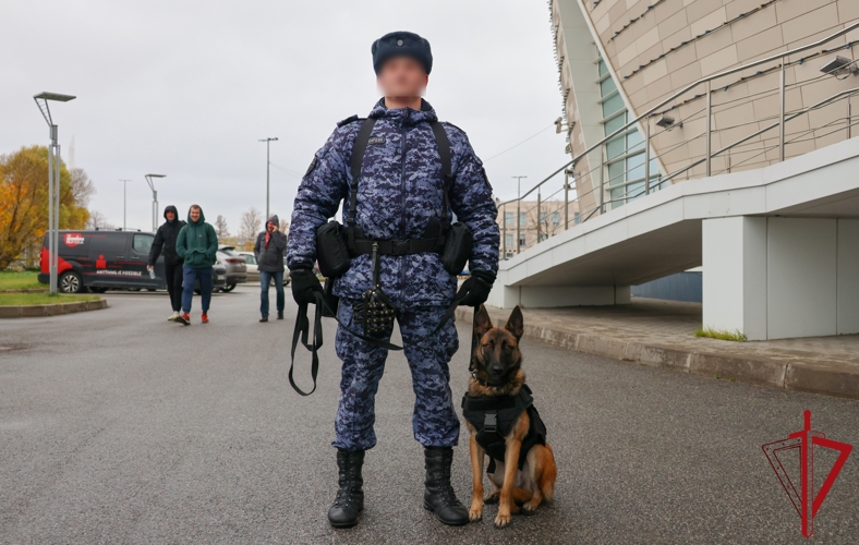 Сотрудники и военнослужащие Росгвардии приняли участие в обеспечении правопорядка во время футбольного матча РПЛ