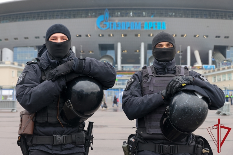 Сотрудники и военнослужащие Росгвардии приняли участие в обеспечении правопорядка во время футбольного матча РПЛ