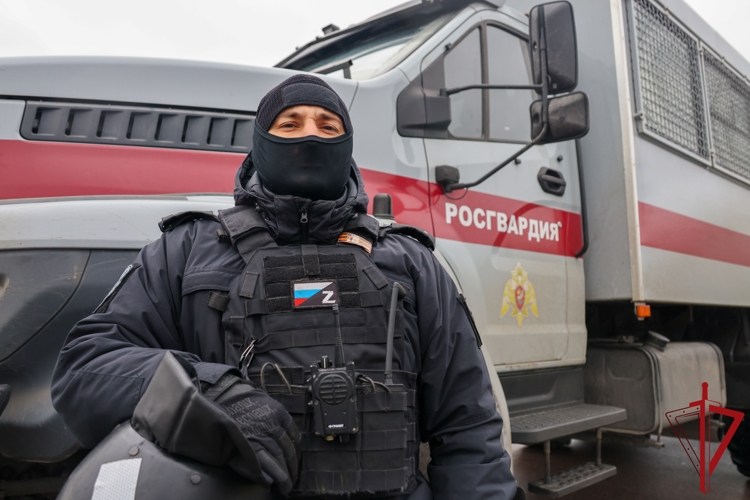 Сотрудники и военнослужащие Росгвардии приняли участие в обеспечении правопорядка во время футбольного матча РПЛ