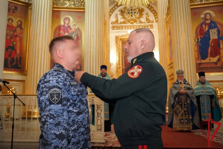 Замдиректора Росгвардии генерал-полковник Алексей Воробьев вручил государственные награды военнослужащим Северо-Западного округа ВНГ РФ, отличившимся в ходе СВО