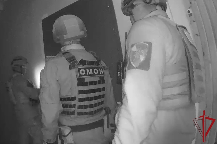 В Ленинградской области при содействии сотрудников ОМОН "Балтика" Росгвардии пресечена деятельность нелегальной майнинг-фермы