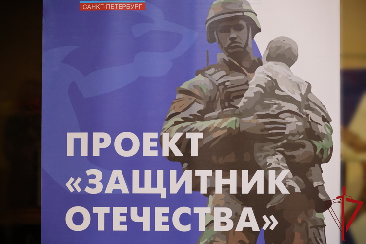 Сотрудники и ветераны ГУ Росгвардии приняли участие в создании народной скульптуры «Защитник Отечества»