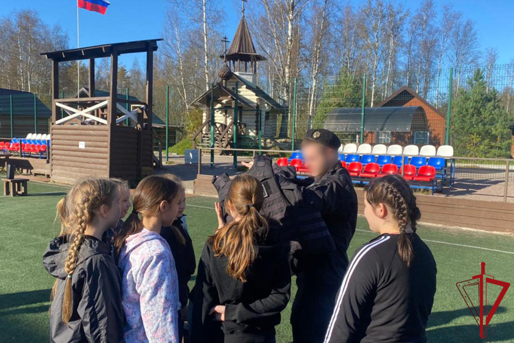 В Ленинградской области сотрудники ОМОН «Балтика» (на транспорте) приняли участие в патриотическом сборе кадетов