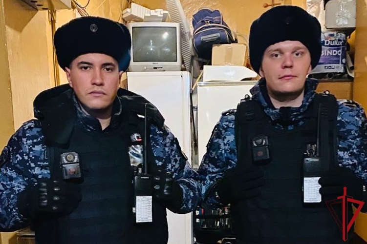 В Красногвардейском районе росгвардейцы задержали правонарушителей, проникших с целью кражи в квартиру соседа