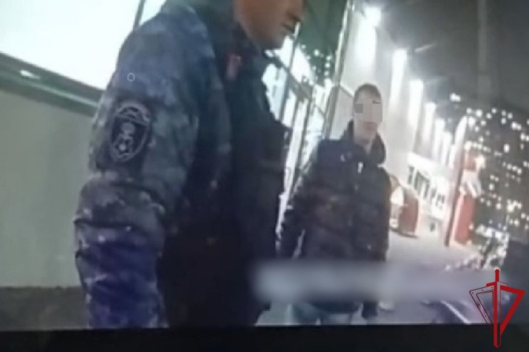 В Невском районе сотрудники Росгвардии задержали стрелка, ранившего охранника у гипермаркета
